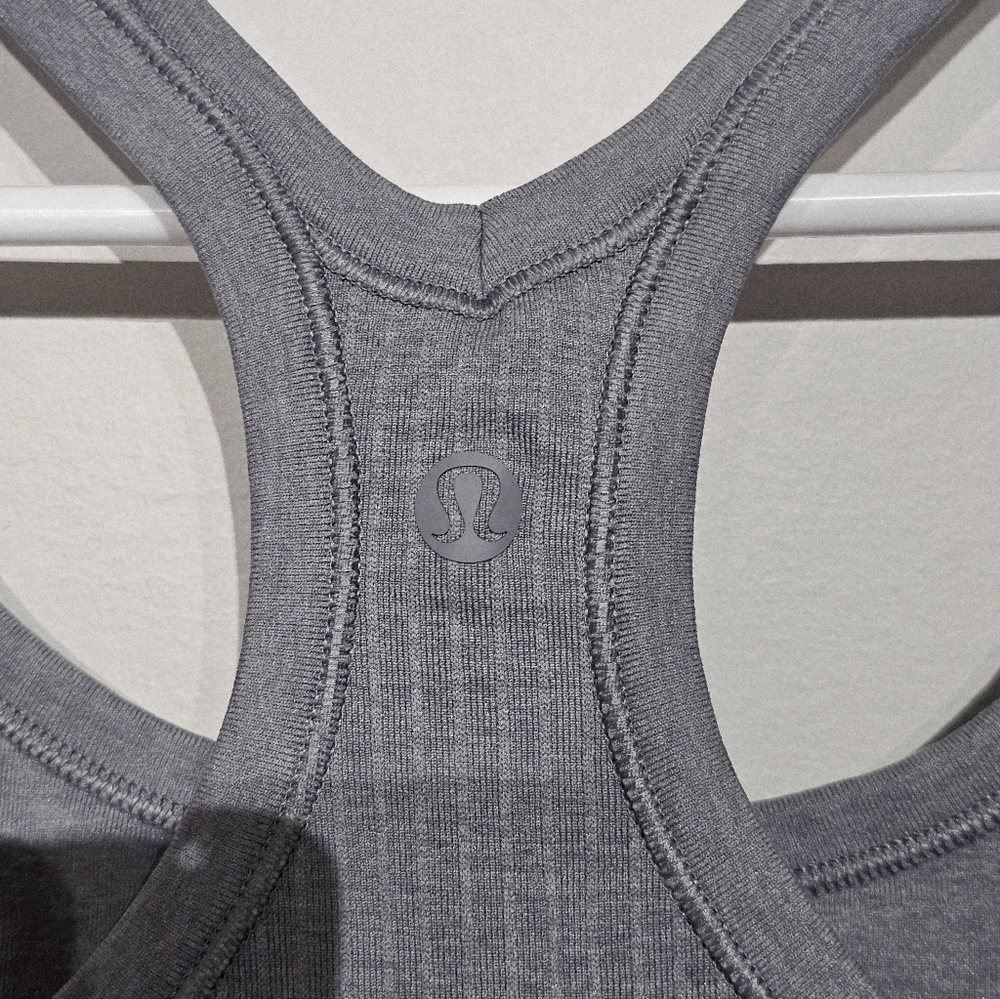 Lululemon Ebb to Street Tank Top Light Support, B/C Cup Size 6 - Picture 3 of 3